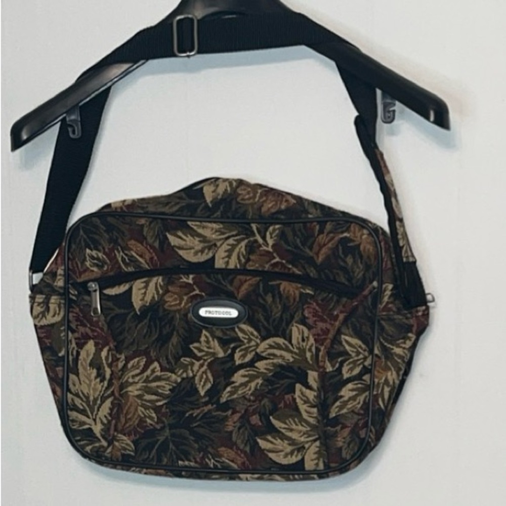 Protocol Floral Tapestry Medium Tote Shopper Purse Travel Luggage Shoulder Bag.